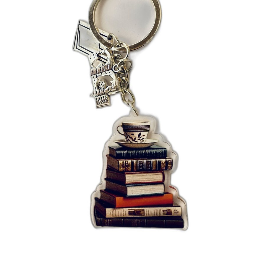 Брелок з книжками і чашкою